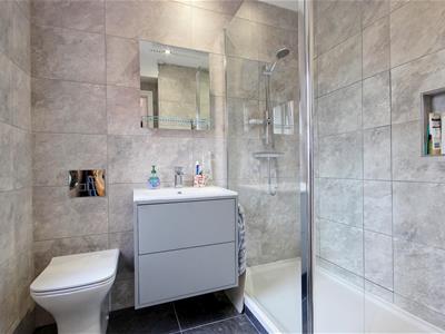 EN-SUITE SHOWER ROOM